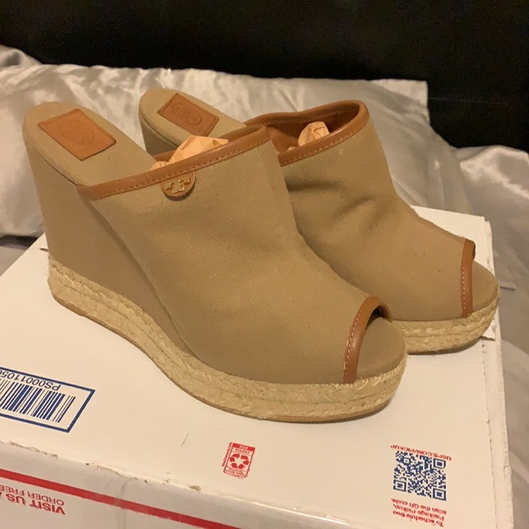 Fall in love with these Tory Burch canvas wedges!! - Picture 4 of 7